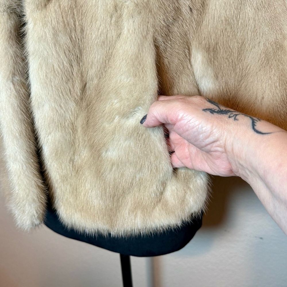 Vintage Furs by Robert Schechner Mink Stole Cape 60s/70s Dark Cream - Picture 5 of 16